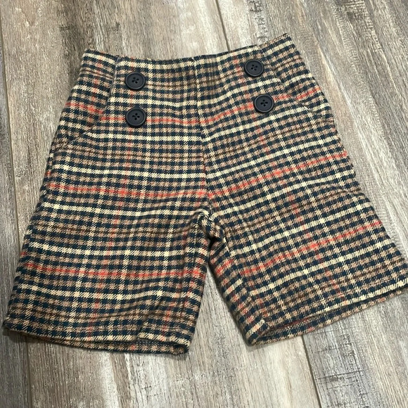 European boys plaid adorable fabric shorts. DESIGNER - Picture 1 of 5